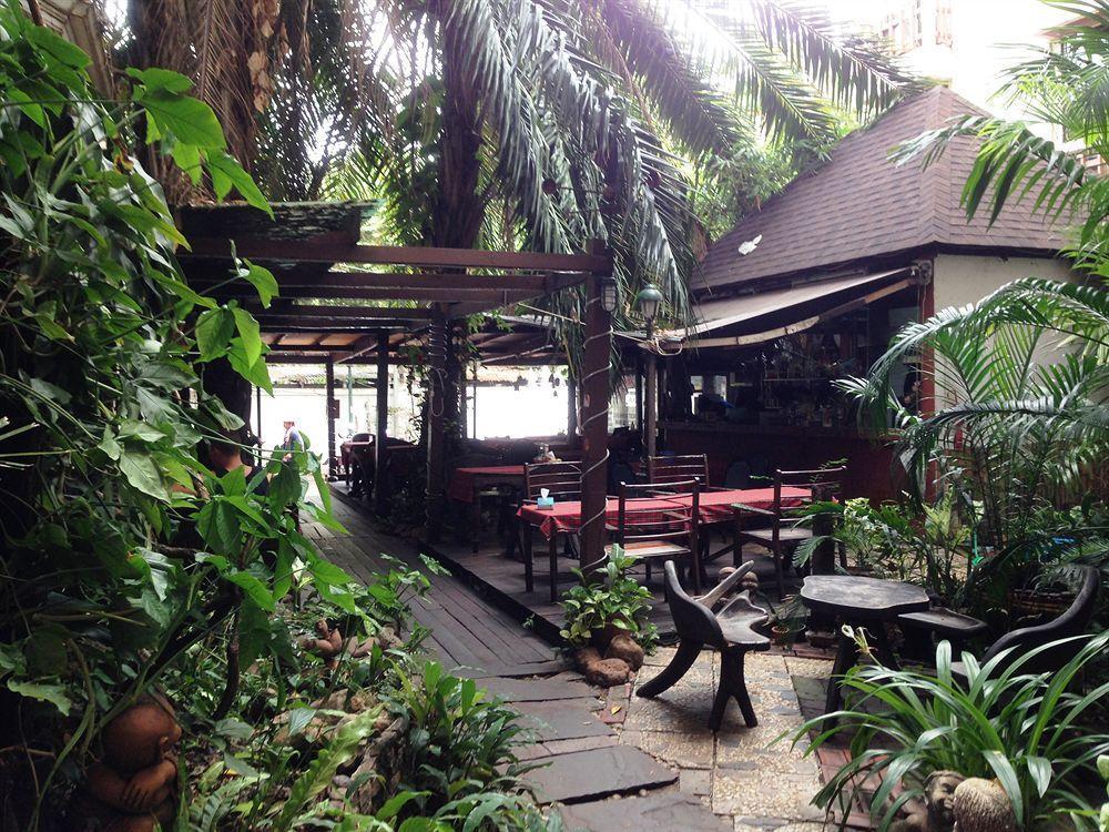 Mango Lagoon Place Bangkok Esterno foto